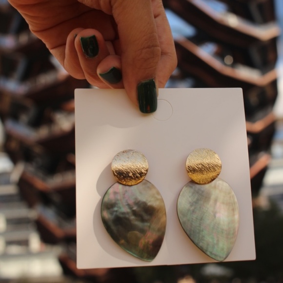 Jewelry - New Gold ABALONE Natural Shell  Crystal Dangle